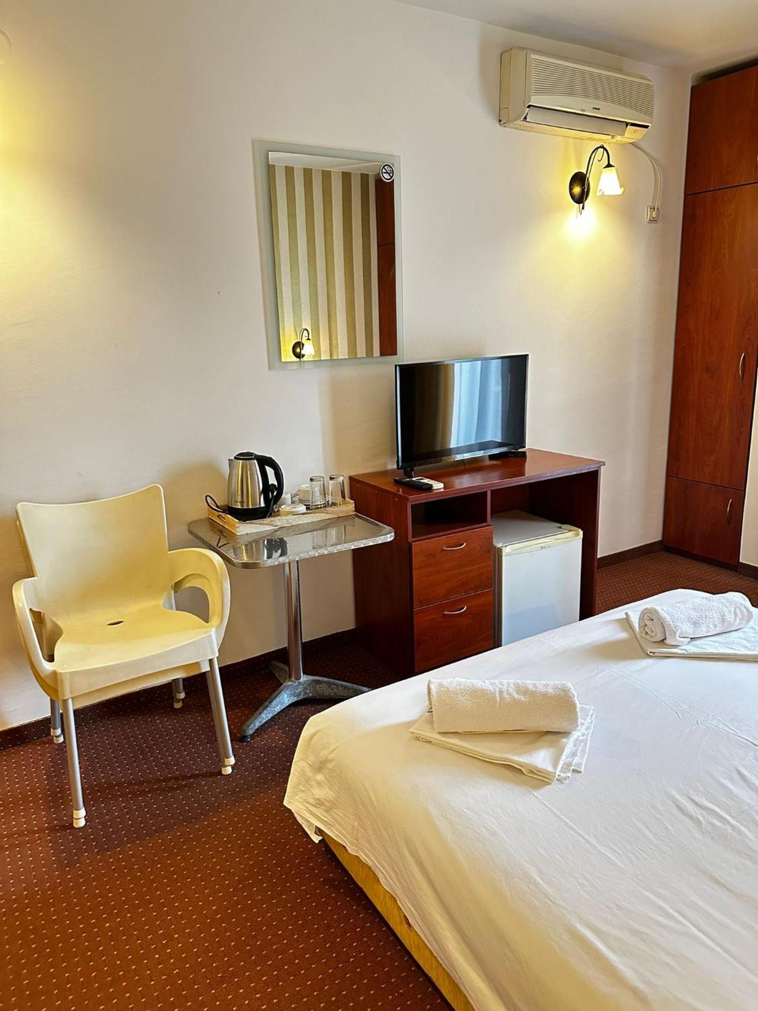 Central Hotel-Будва Екстериор снимка