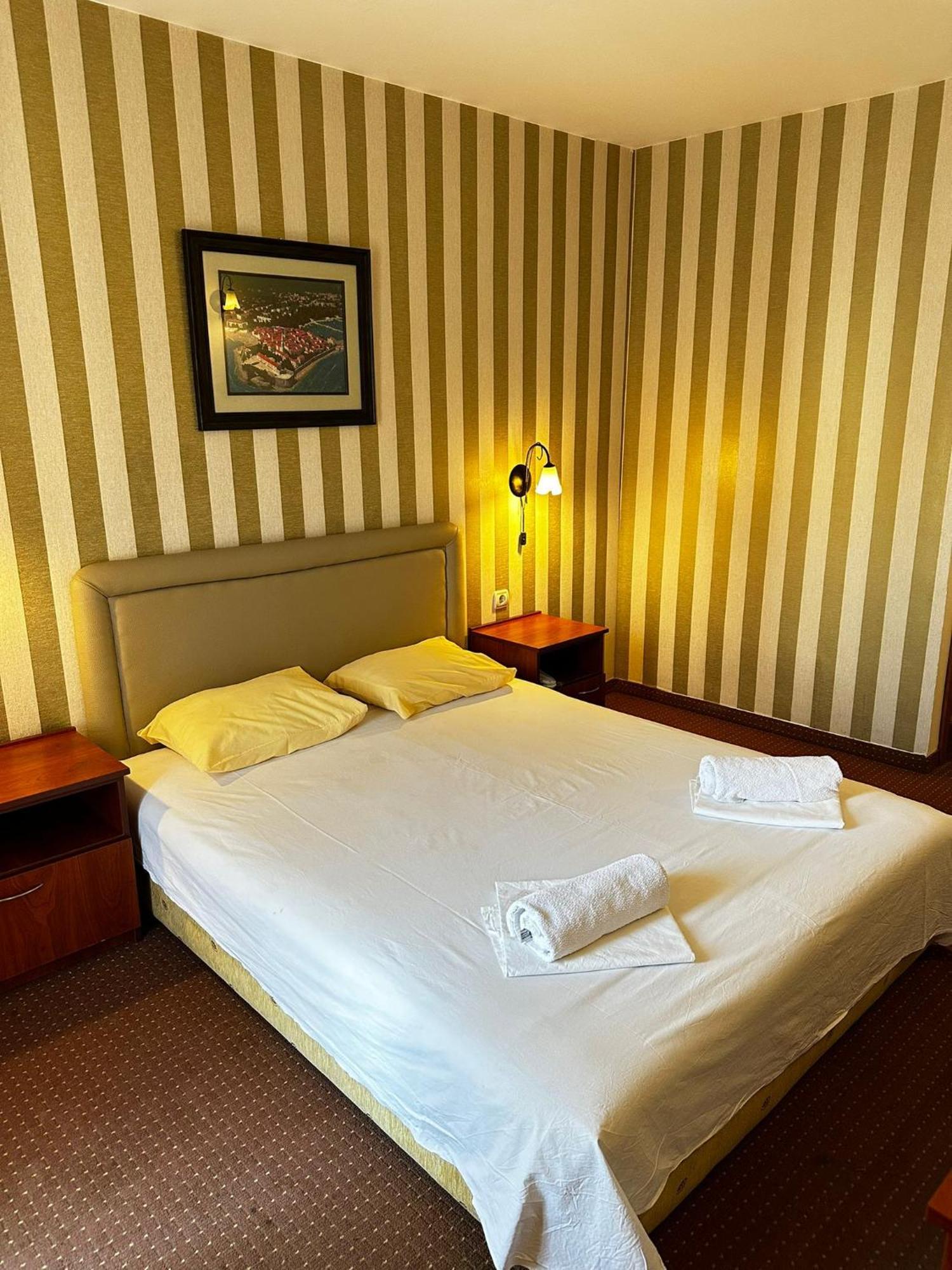 Central Hotel-Будва Екстериор снимка