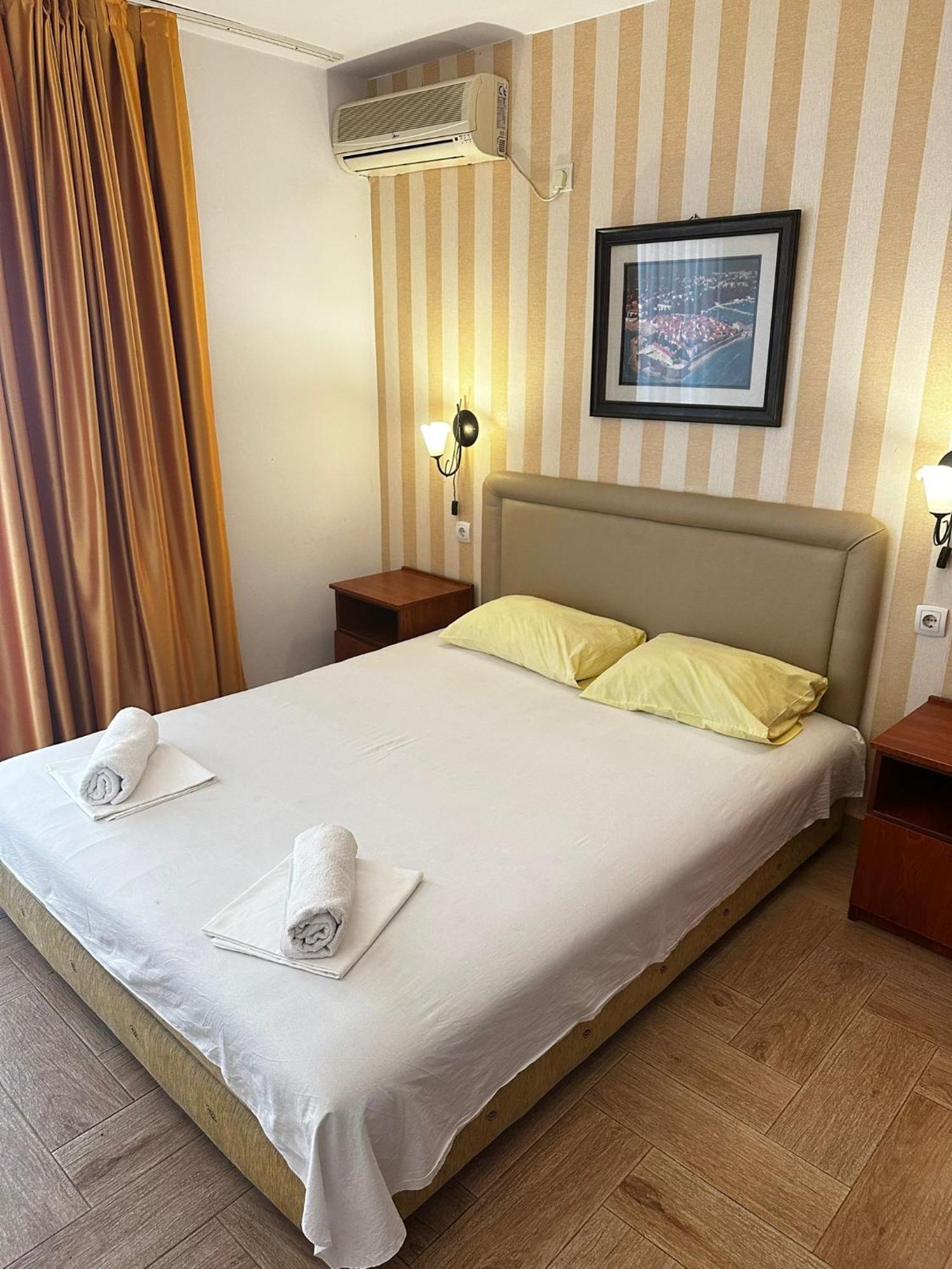 Central Hotel-Будва Екстериор снимка