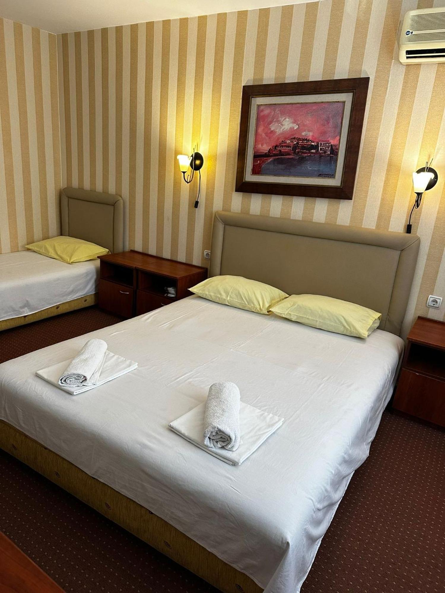 Central Hotel-Будва Екстериор снимка