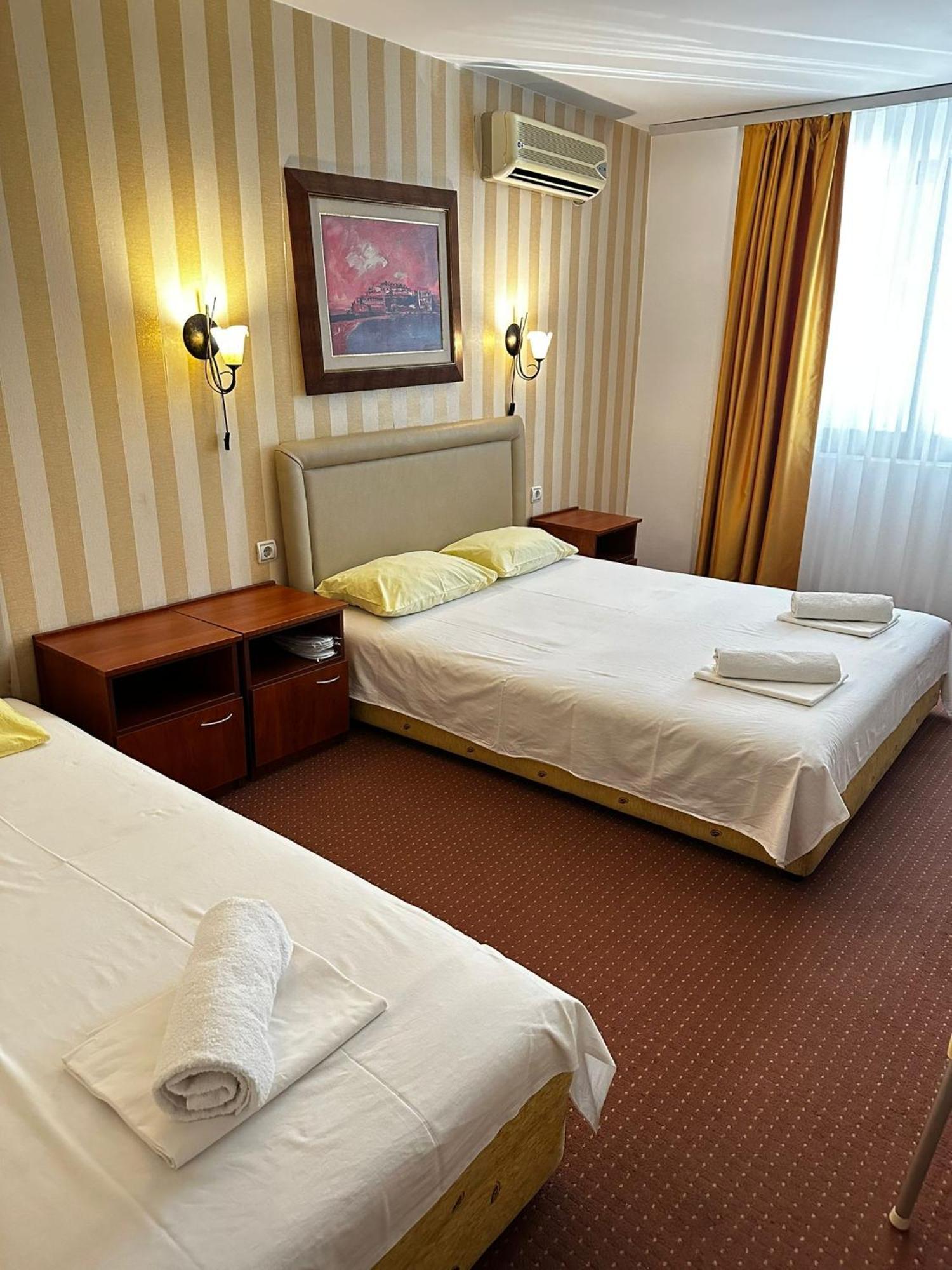 Central Hotel-Будва Екстериор снимка